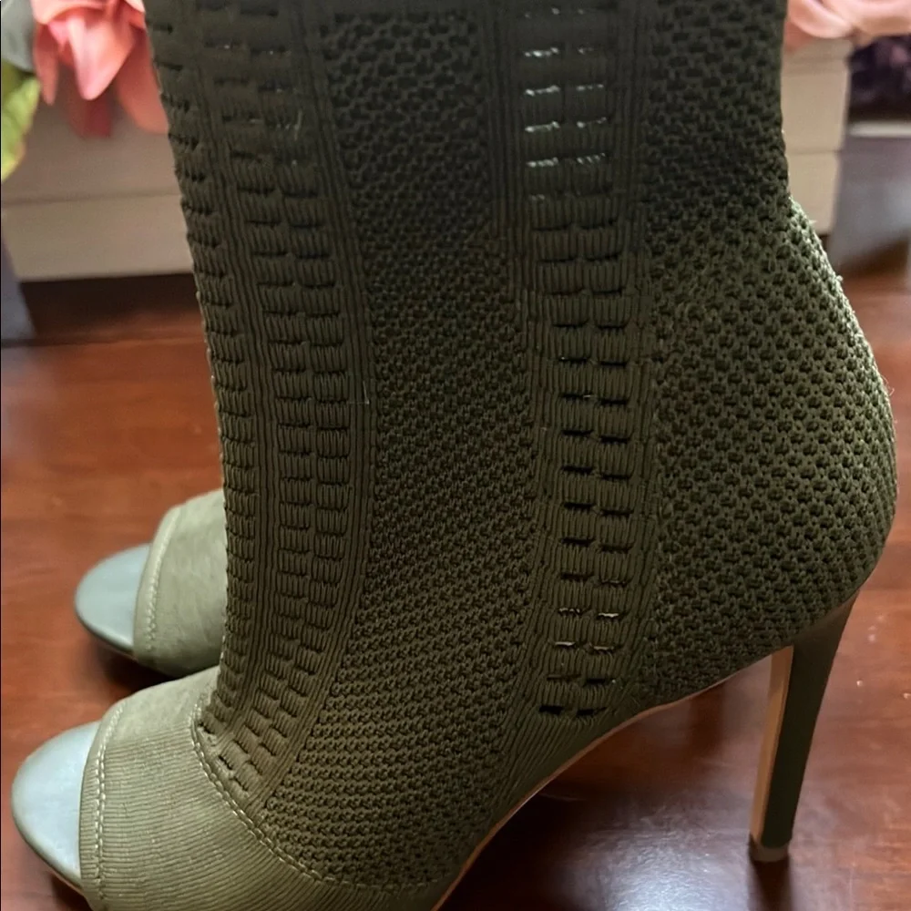 Steve Madden Candid Knit Booties. 
Stylish Green Peep-Toe Ankle Boots - Picture 3 of 8